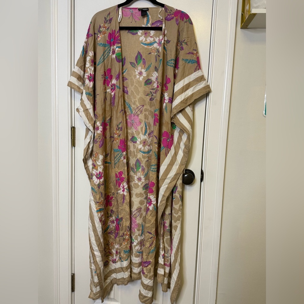 Steve Madden Floral Kimono in Tan and Pink - Picture 3 of 8